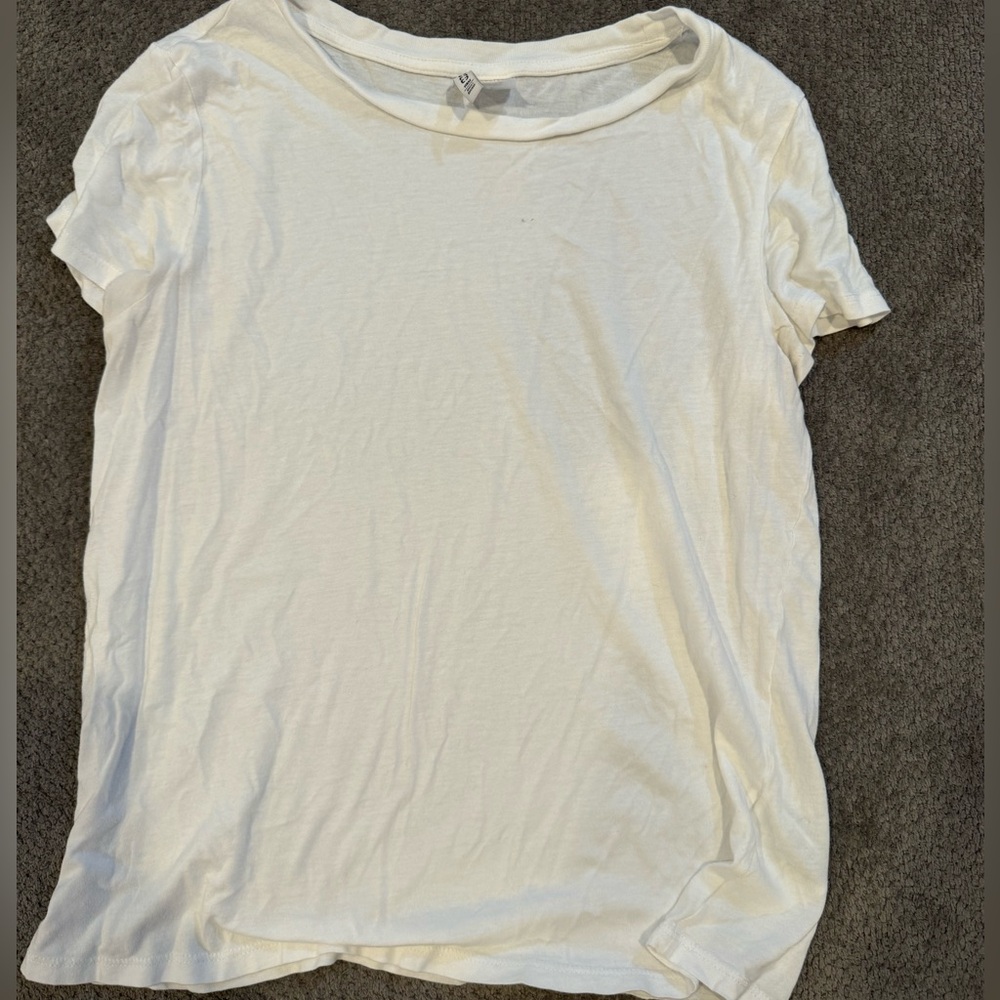 White tee